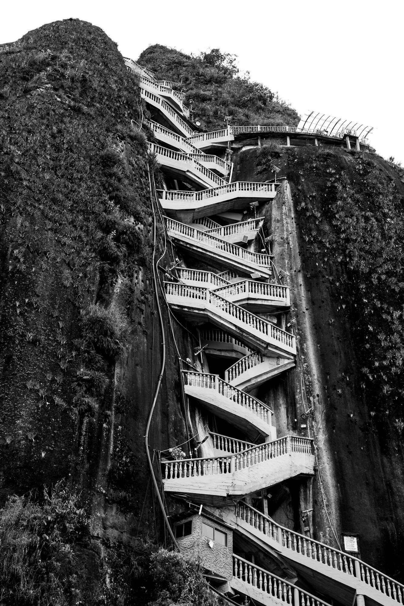 The staircase climbing the face of El Peñón de Guatapé